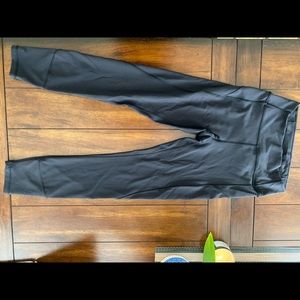 GUC Lululemon In Movement pant 7/8 size 6 BLACK